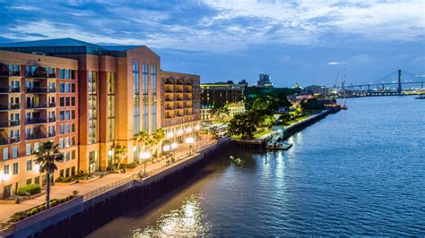 savannah downtown hotels on river.